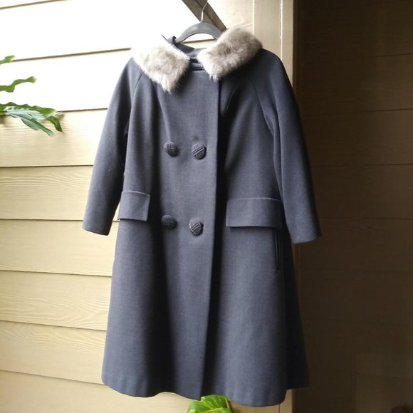 Vintage Heavy Womens Coat Fur Collar Detail - Picture 1 of 4